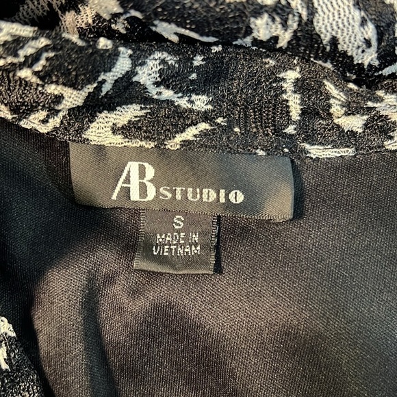 AB STUDIO SMALL BLACK AND WHITE LACE RUFFLE BLOUSE - Picture 7 of 9